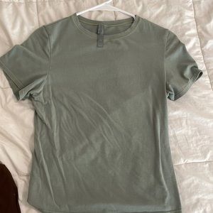 Skims t shirt green